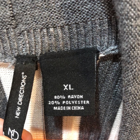 New Directions XL Gray and White Sweater - Picture 3 of 5